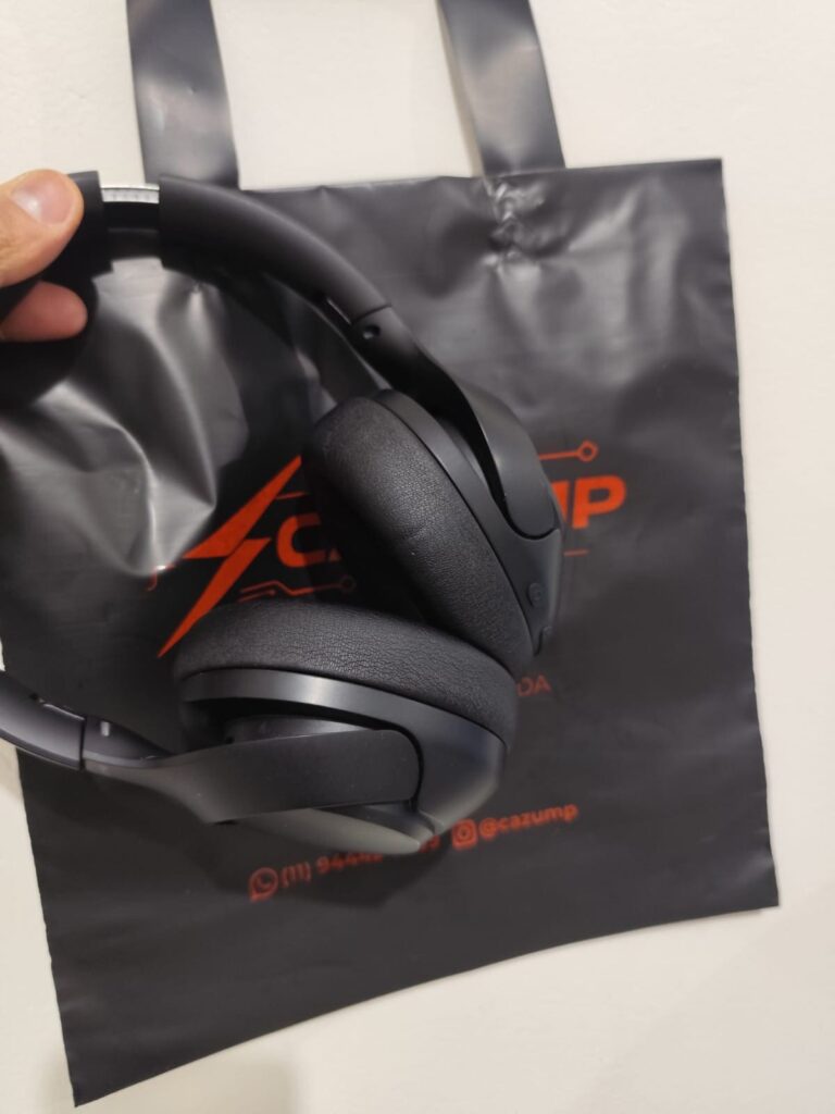Comprei o WZ08 pra usar no PlayStation e no PC, e cara… é outra experiência! O som dos jogos ficou muito mais imersivo, os graves são potentes e o isolamento é tão bom que eu não escuto nem a campainha. E a bateria dura tanto que eu esqueço quando carreguei pela última vez. Recomendo de olhos fechados!